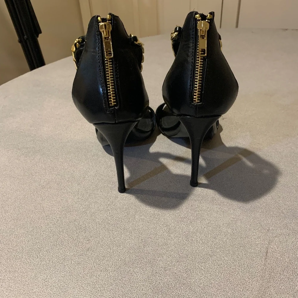 Steve Madden Black/Goldtone Chain High Sandals sz 8.5 M